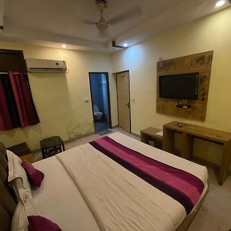 Hotel Golden Gate Új-Delhi Kültér fotó