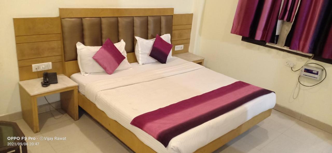 Hotel Golden Gate Új-Delhi Kültér fotó