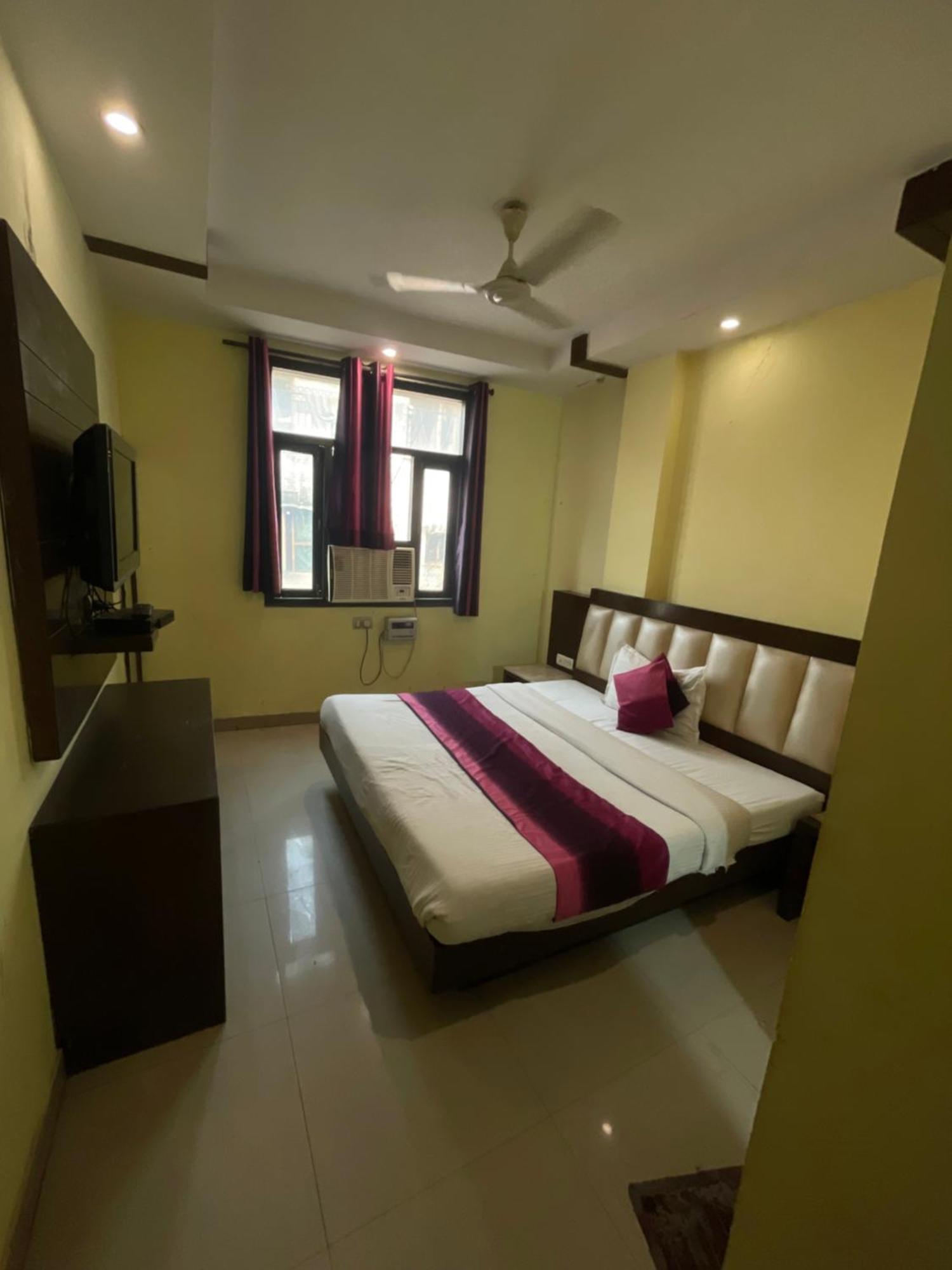 Hotel Golden Gate Új-Delhi Kültér fotó