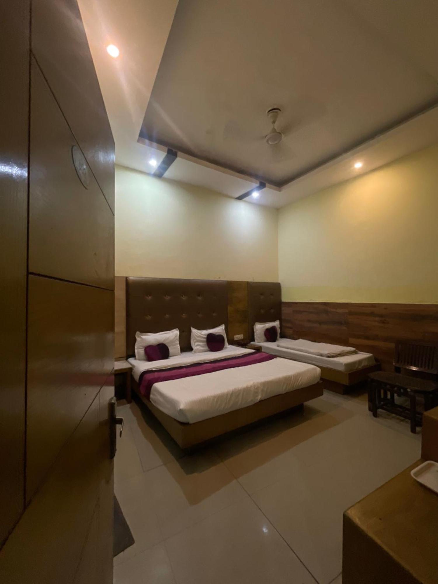 Hotel Golden Gate Új-Delhi Kültér fotó