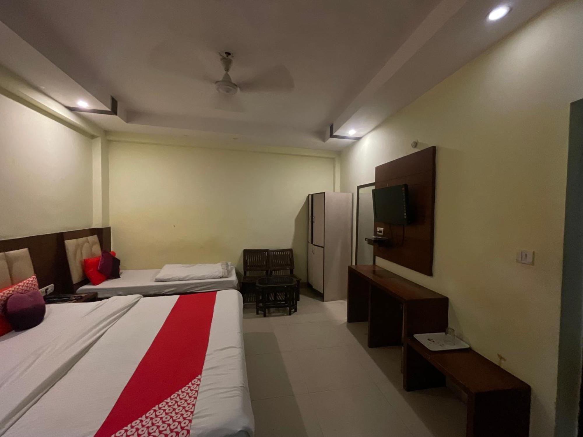 Hotel Golden Gate Új-Delhi Kültér fotó
