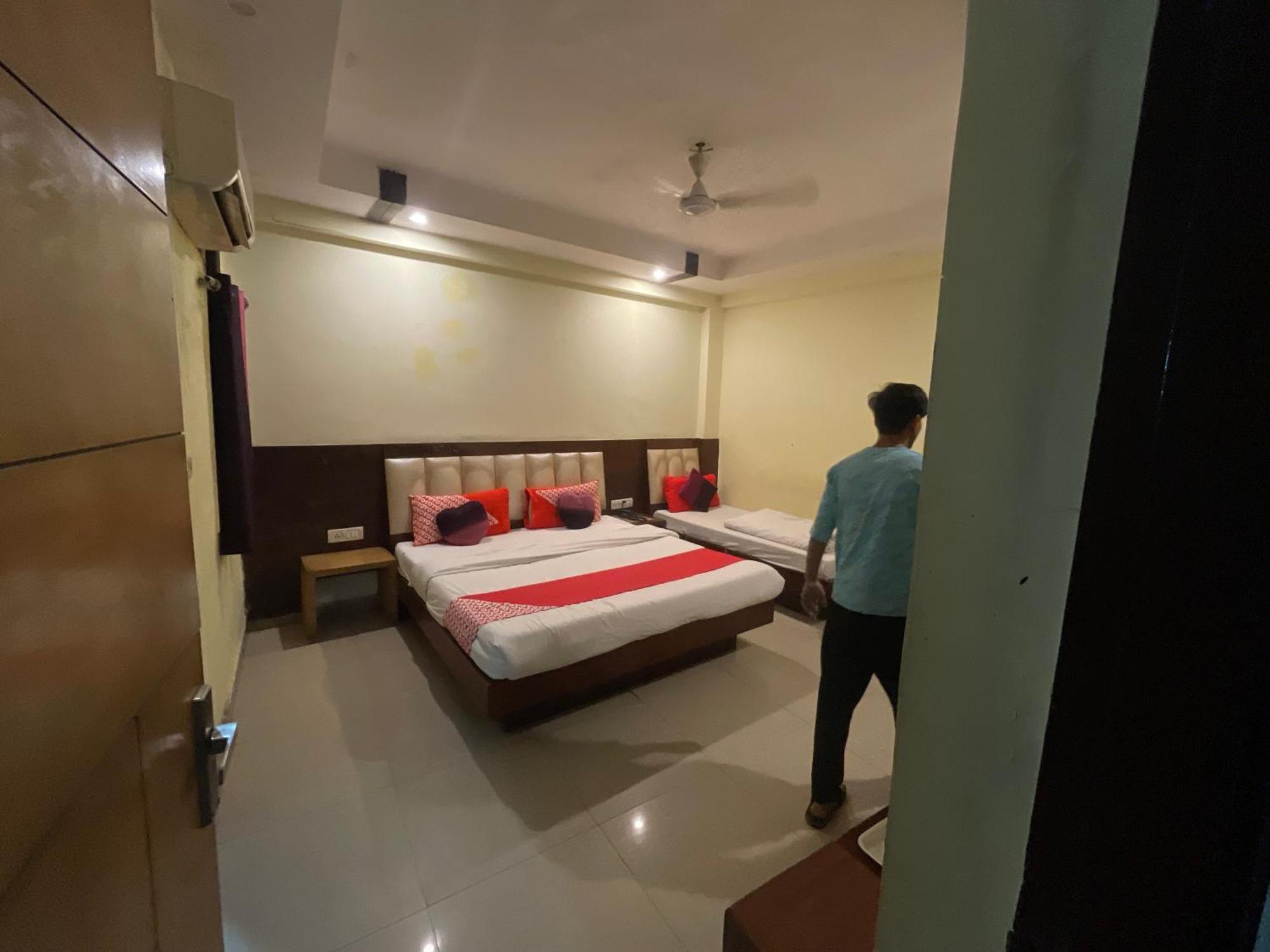 Hotel Golden Gate Új-Delhi Kültér fotó