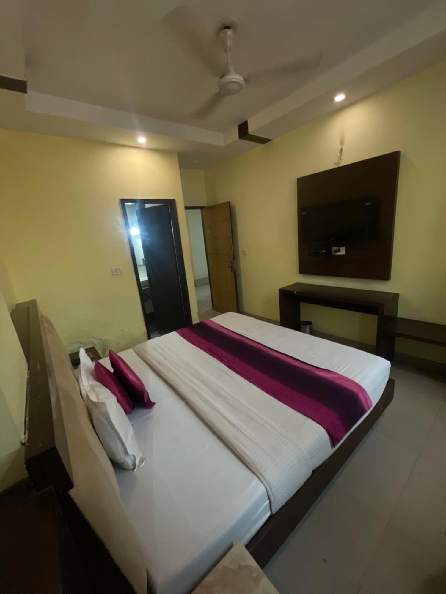 Hotel Golden Gate Új-Delhi Kültér fotó