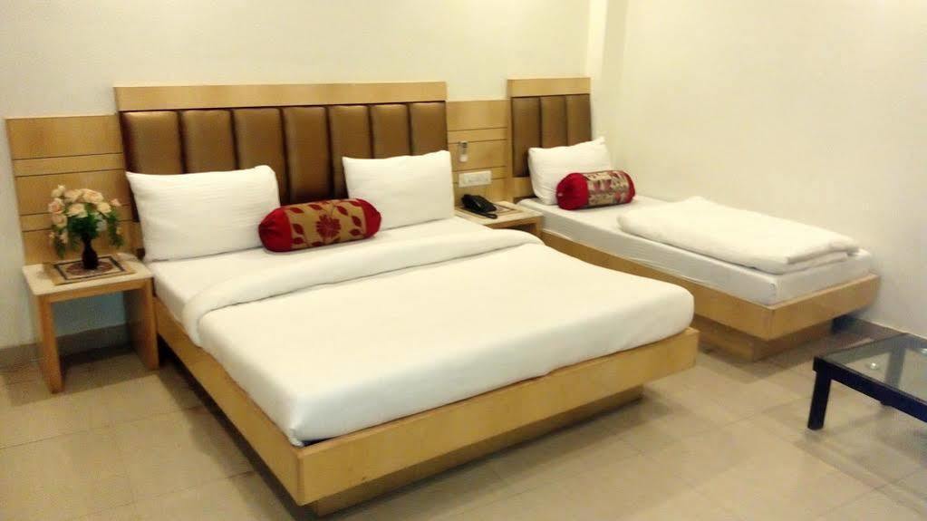 Hotel Golden Gate Új-Delhi Kültér fotó