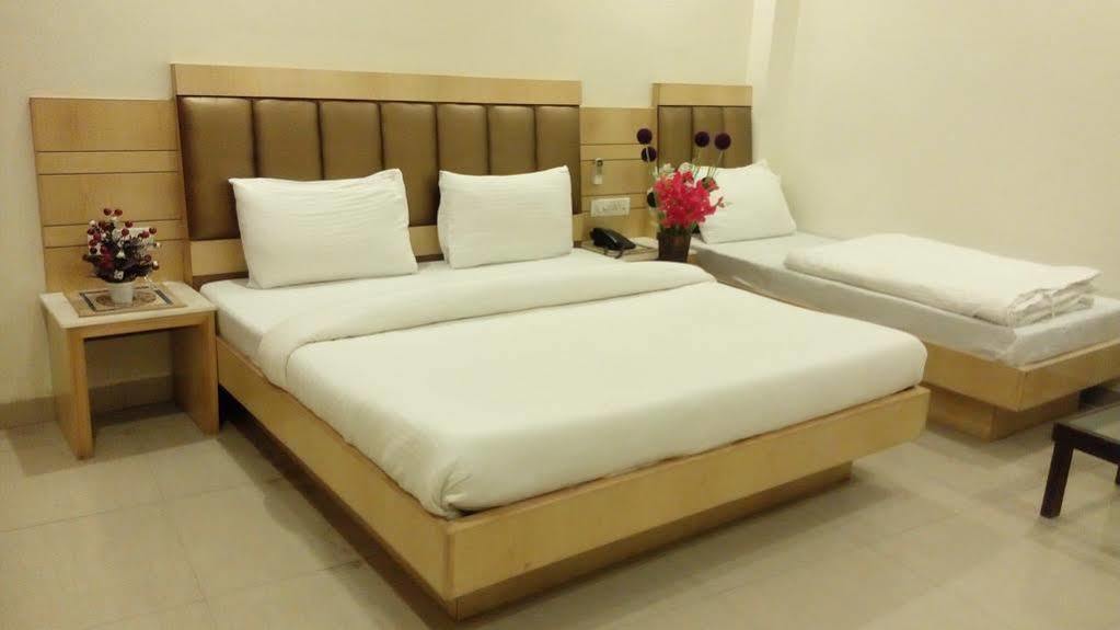 Hotel Golden Gate Új-Delhi Kültér fotó