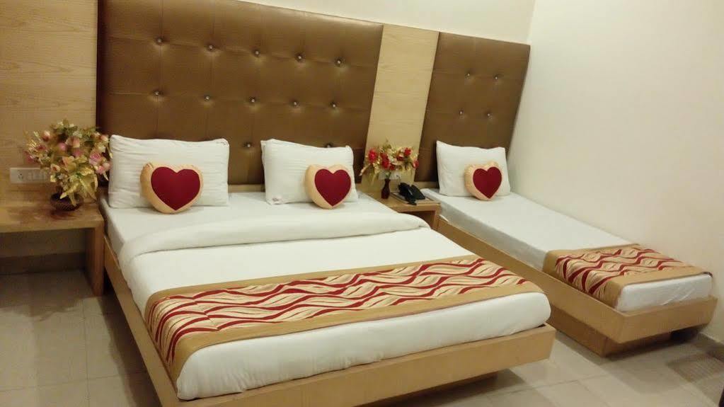Hotel Golden Gate Új-Delhi Kültér fotó